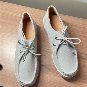 Elegant Women's Light Gray Moccasins
